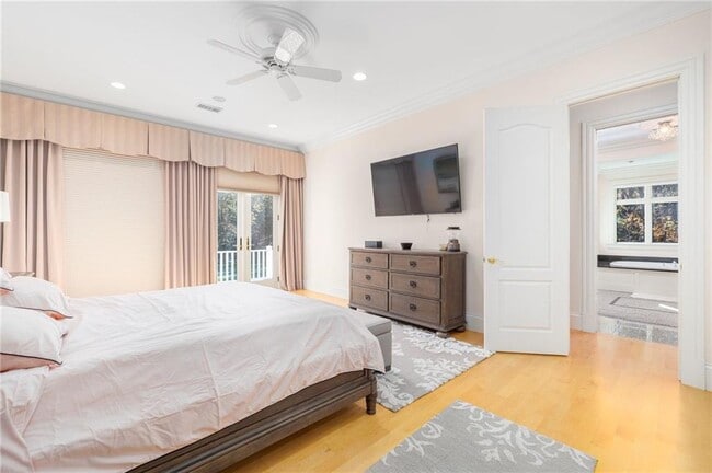 Building Photo - 524 Tillinghast Rd