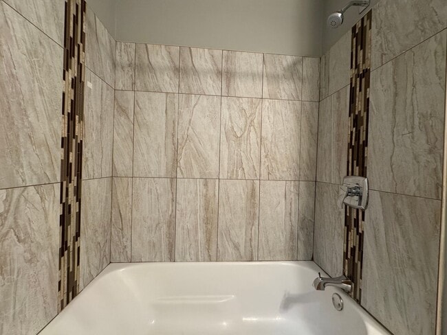 Building Photo - Stunning 3 Bedroom 2 Bathroom Home in Burn...
