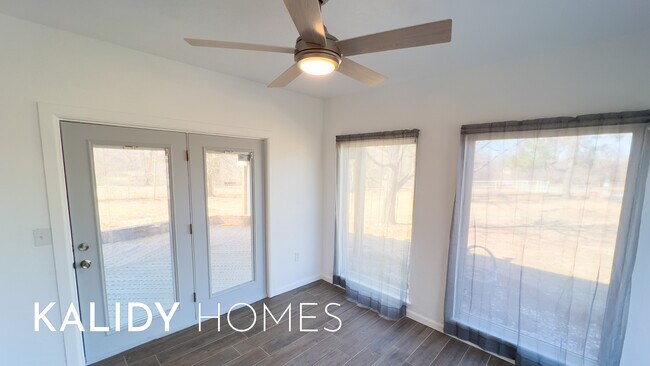 Building Photo - 4605 Sunset Terrace