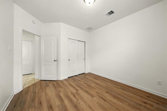 Building Photo - 9219 Gilbert Hollow Dr