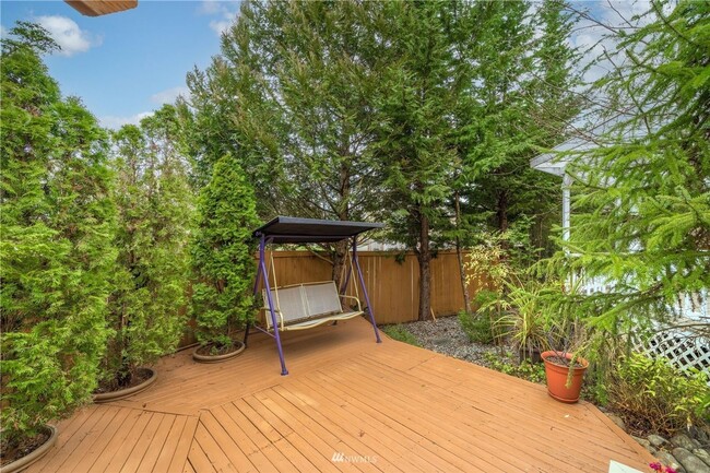 Building Photo - Spacious 5-Bedroom Home with Backyard Oasi...