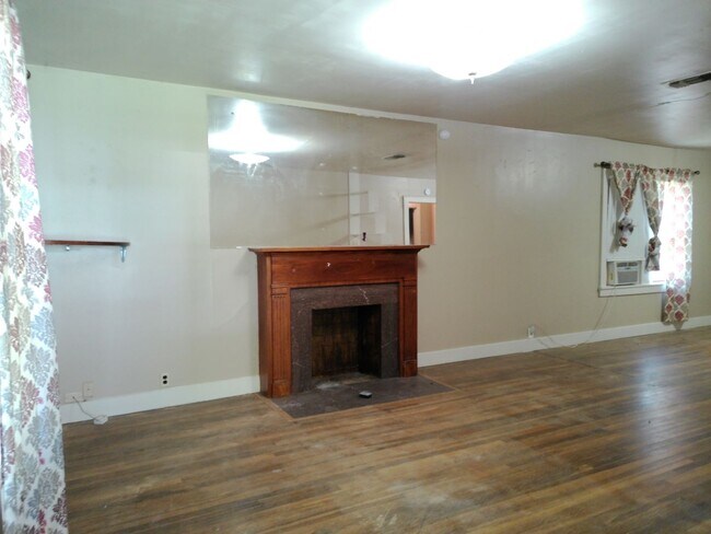 Building Photo - 2nd Chance Leasing!!