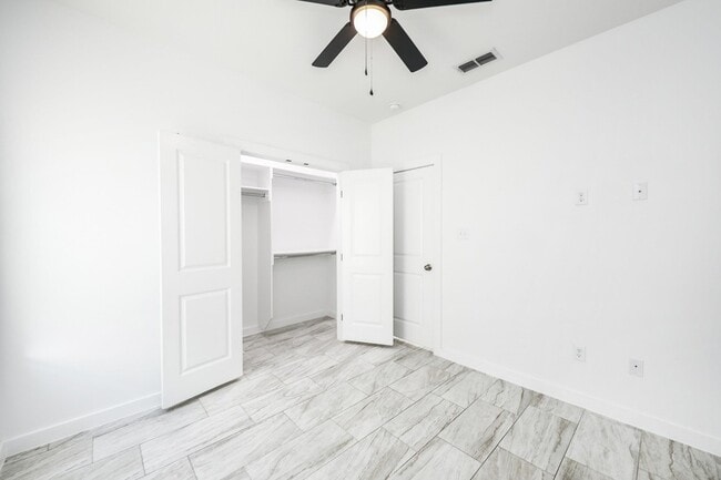 Building Photo - 3911 Casa Blanca Lake Rd