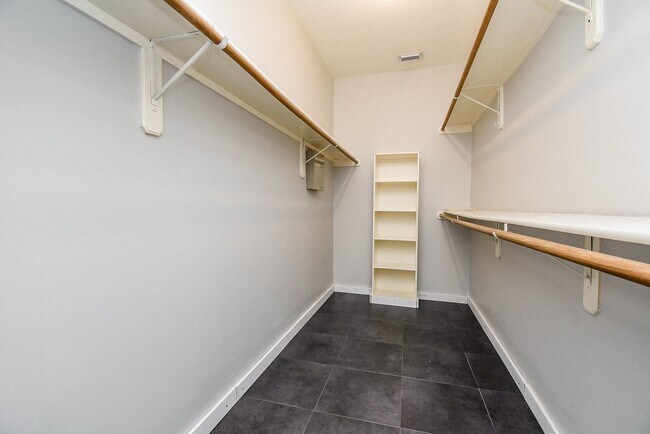 Building Photo - 2810 Grassy Knoll Ct