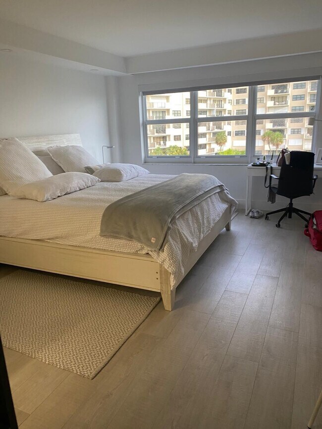 Primary Photo - 5000 N Ocean Blvd