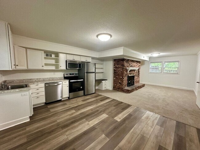 Building Photo - Renovated 5BR Home Minutes from Downtown Columbia | Two Full Kitchens + Fenced Yard ~ Available M...