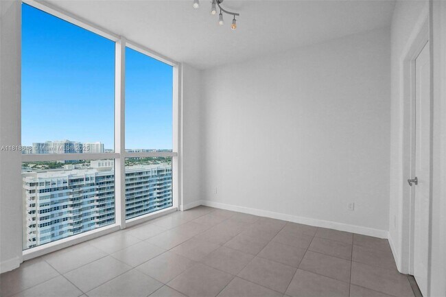 Building Photo - 1945 S Ocean Dr