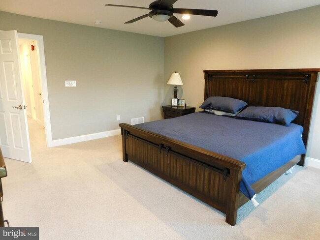 Building Photo - 16740 River View Cir