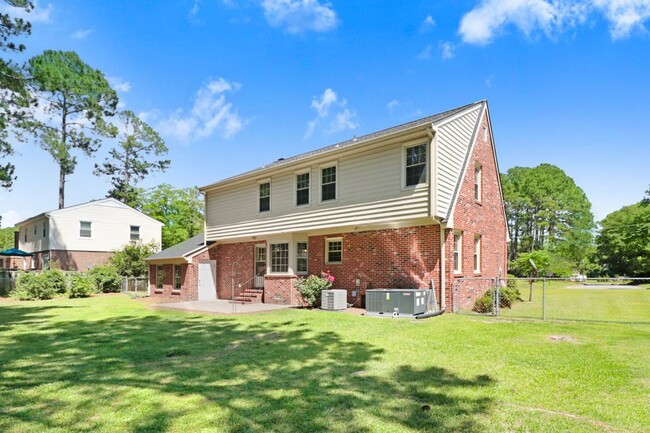 Building Photo - CHARMING 2-STORY BRICK HOME *Excellent Goldsboro Location* Lawn Care Included!