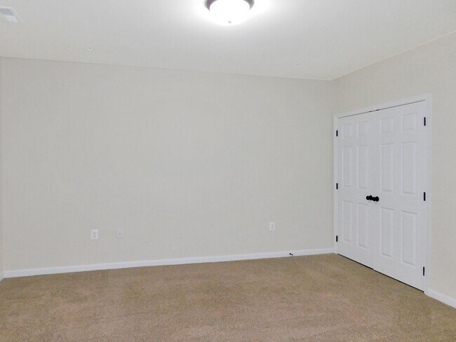 Building Photo - 23363 Marview Ct