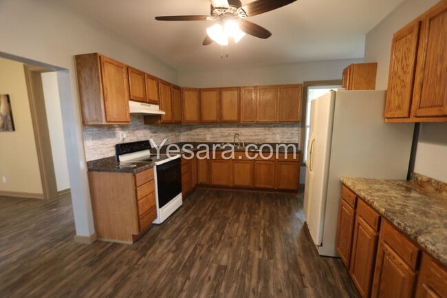 Building Photo - 2 Bedroom 2 Bath House