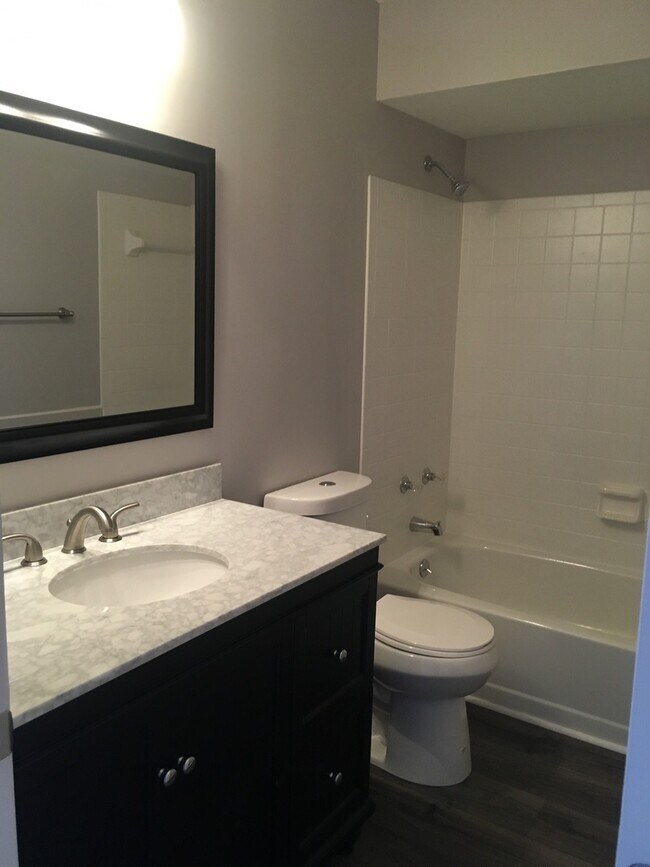 Building Photo - Beautifully Renovated 3 Bedroom 2 Bath Hou...