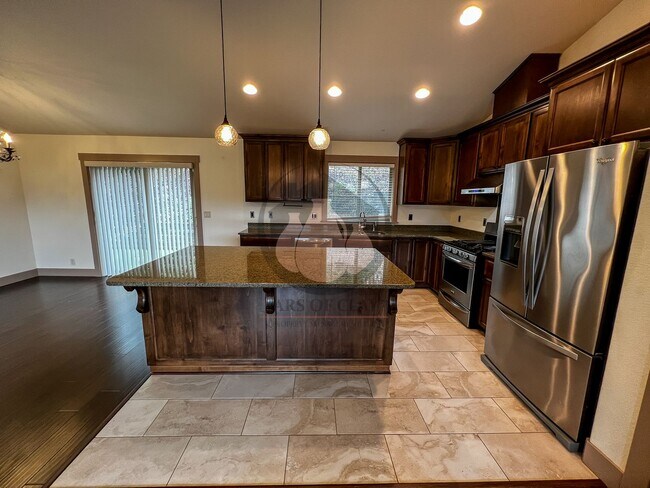 Building Photo - Beautiful South Salem Home - MOVE IN READY!