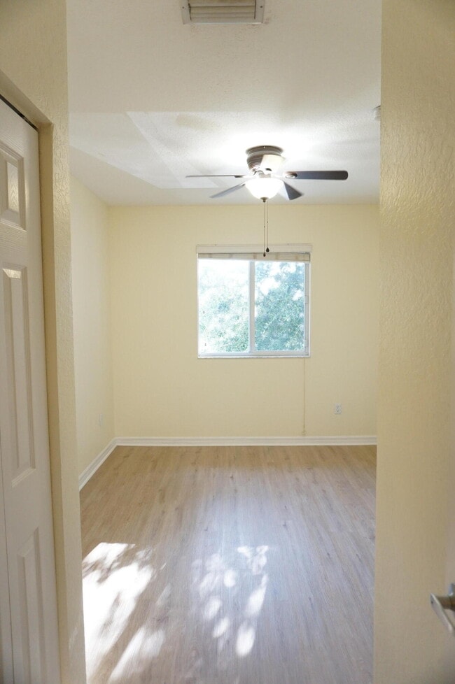 Building Photo - 3520 Oleander Terrace