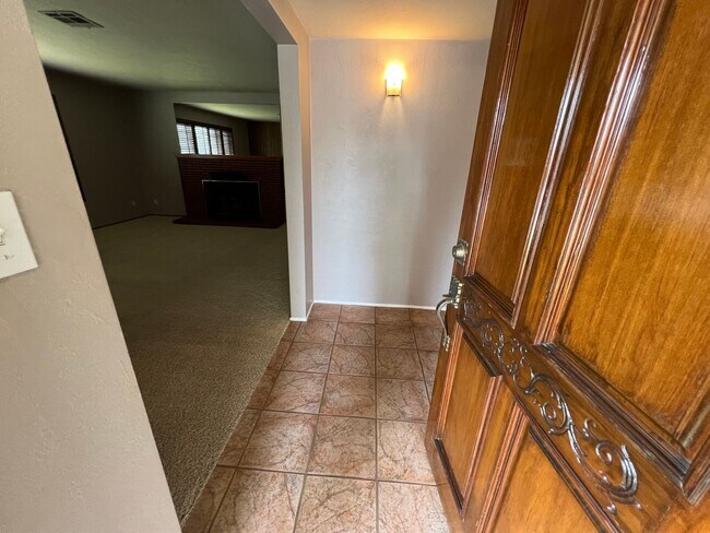 Building Photo - 723 S California St