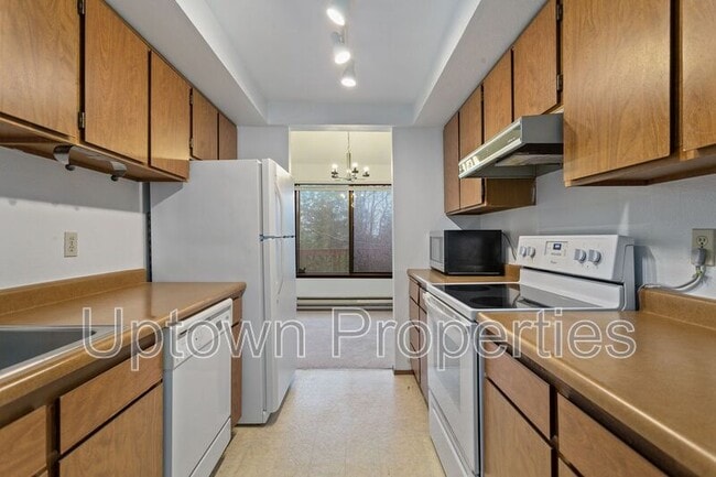 Building Photo - 250 Cervantes Cir