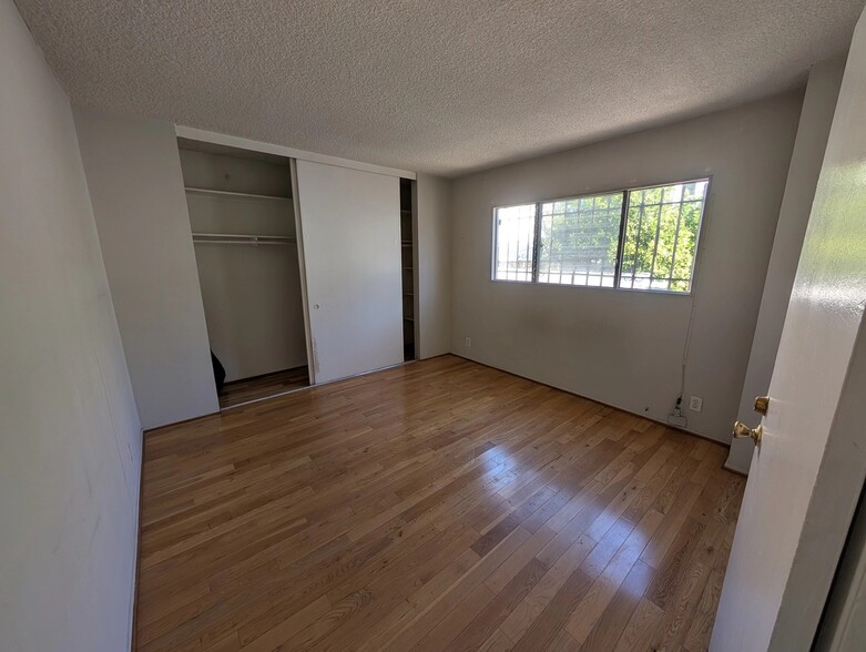 Building Photo - 1852 N Wilton Pl