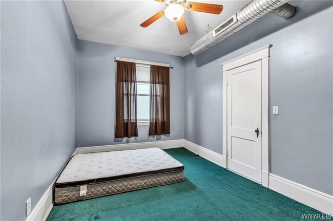 Building Photo - 946 Main St