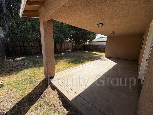 Building Photo - 1747 W Connelly Ave
