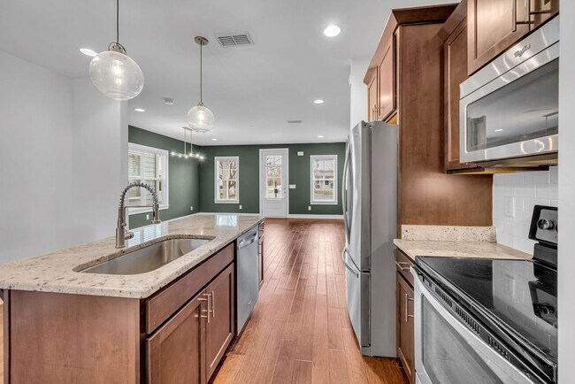 Building Photo - Cottage Park Home