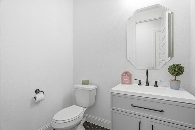 Building Photo - 513 Fieldstone Ln