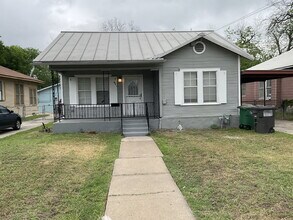 Building Photo - 3 Bed/2 Bath on the Inner Wst Side