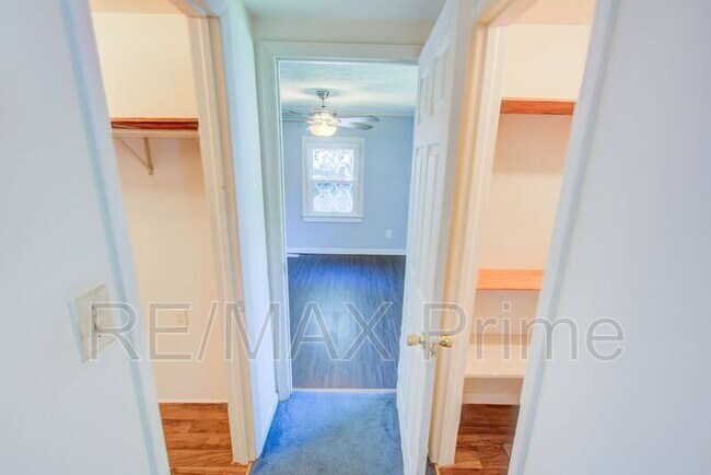 Building Photo - 321 Patrician Dr