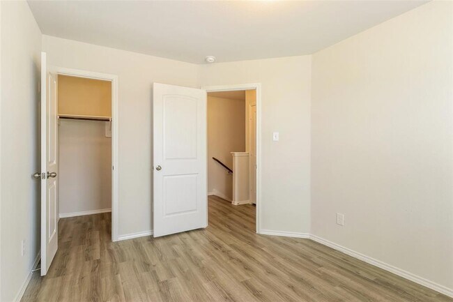 Building Photo - 25388 Claremont Hills Ln