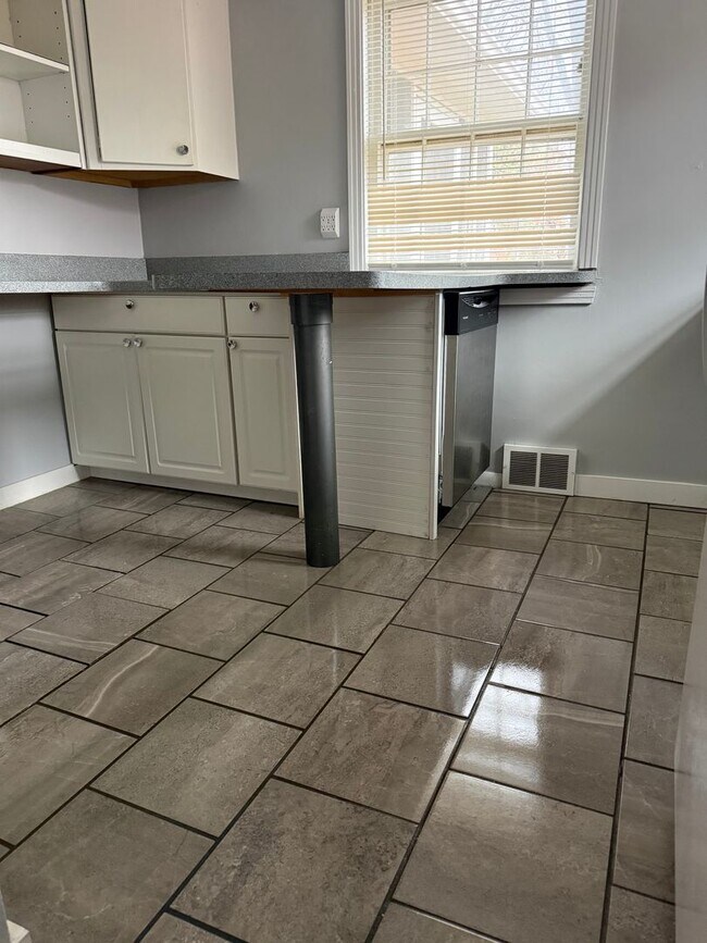 Building Photo - 3323 Dean Dr