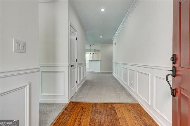 Building Photo - 1033 Pinehurst Dr