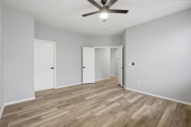 Building Photo - 851 S Fern Ct
