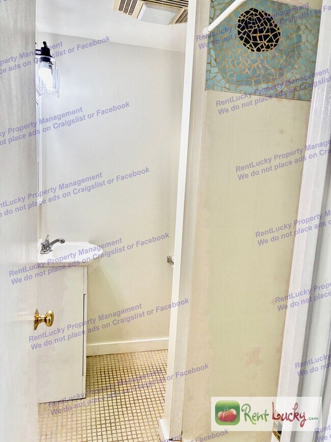 Building Photo - Private Studio w/Bonus Room | Fire pit | Storage Area | Maple Leaf Area