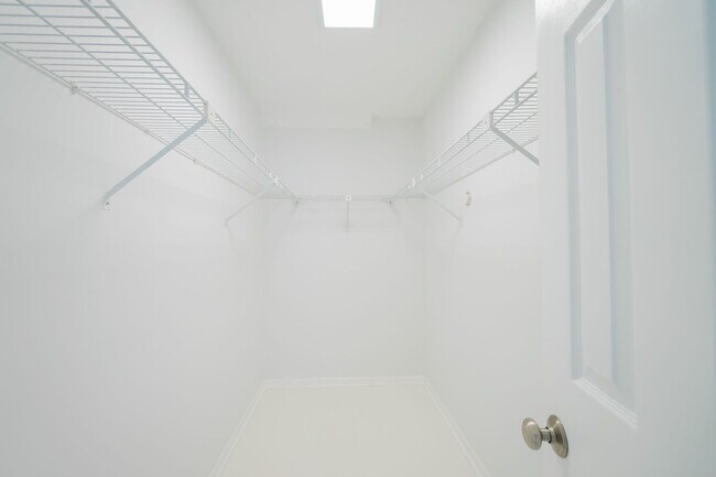 Building Photo - 12236 Sag Harbor Ct