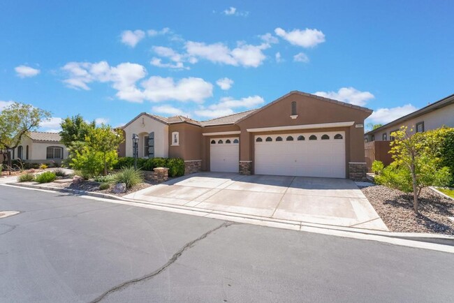 Building Photo - Stunningly Remodeled Single-Story Oasis in...