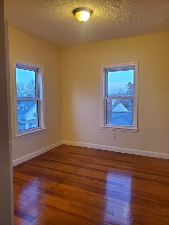 Building Photo - 293 School St