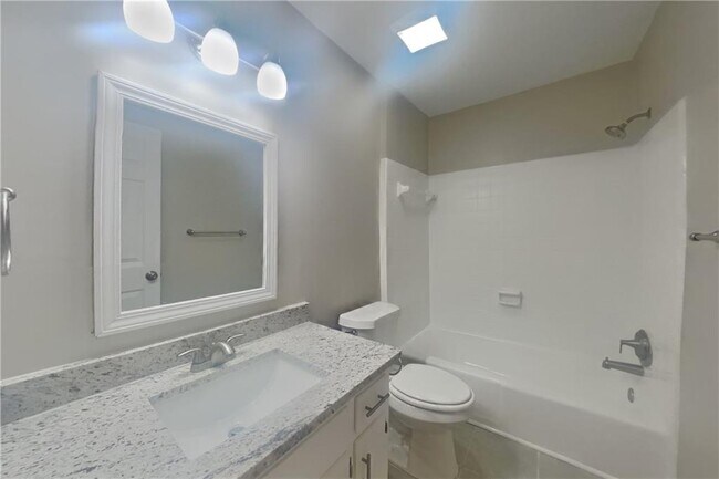 Building Photo - 2742 Bentwood Dr