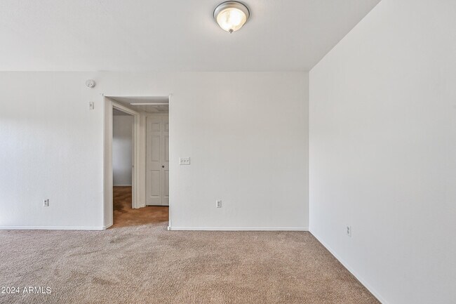 Building Photo - 1295 N Ash St