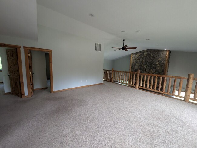 Building Photo - Spacious 4BR Home Near Sacheen & Davis Lake