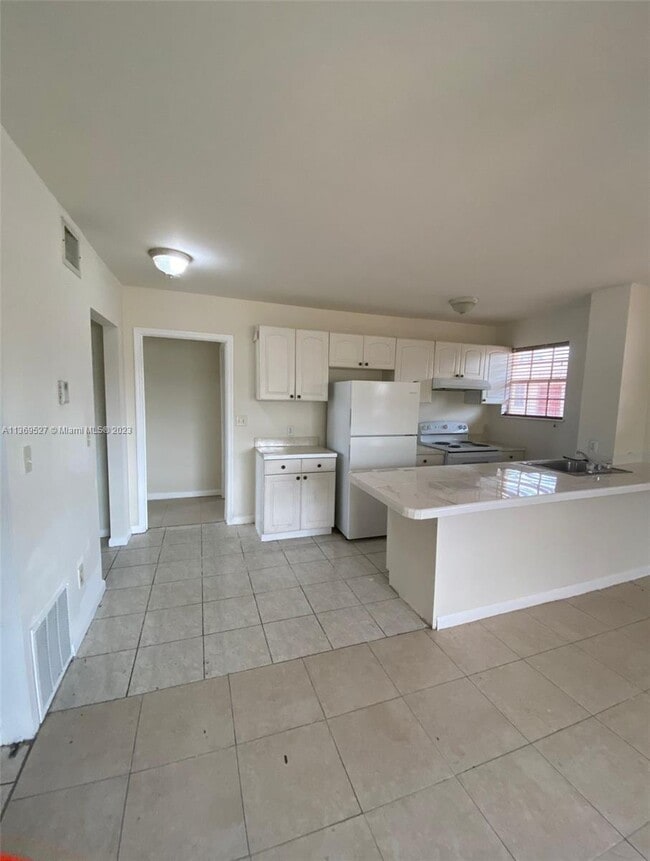 Building Photo - 14250 NW 22nd Ave