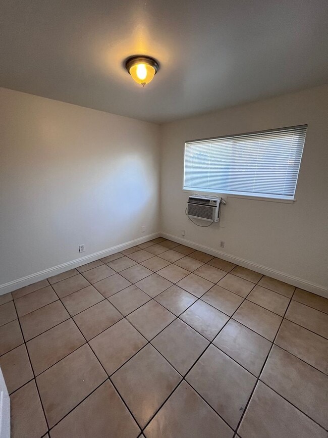 Building Photo - 5932-5934 Clover Manor Way