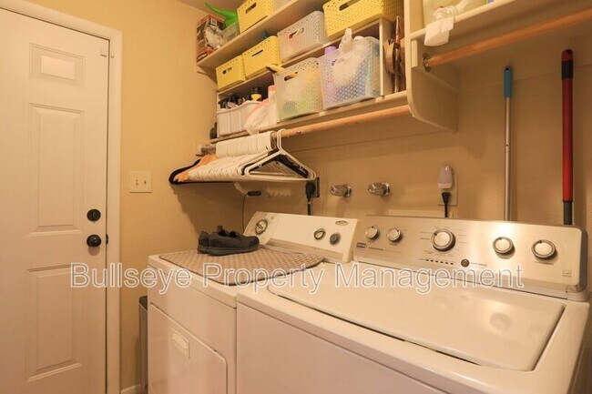 Building Photo - 2845 E Sierra St