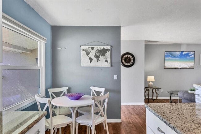 Building Photo - 3425 Fairview Dr