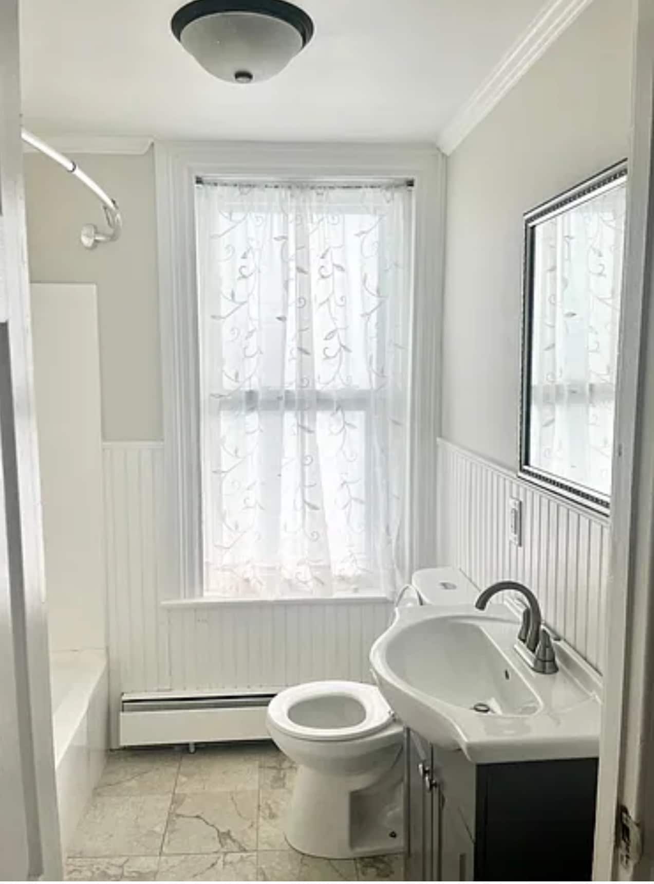 Building Photo - 112 Elm St