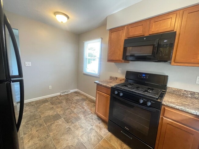 Building Photo - Two Bedroom Duplex on SE Side of Grand Rap...