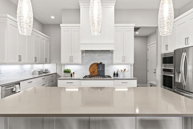 Building Photo - Beautiful 4 Bedroom Home!