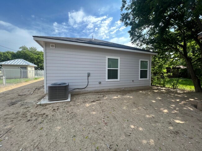 Building Photo - 254 Ardmore St