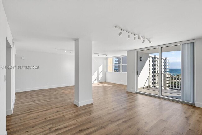 Building Photo - 1410 S Ocean Dr