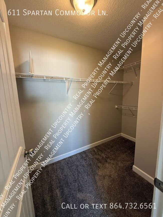 Building Photo - 611 Spartan Commodor Ln