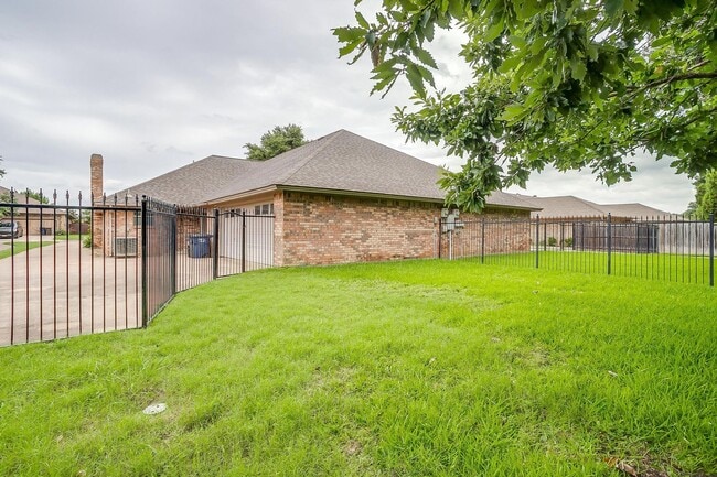 Building Photo - Ridgerock Duplex