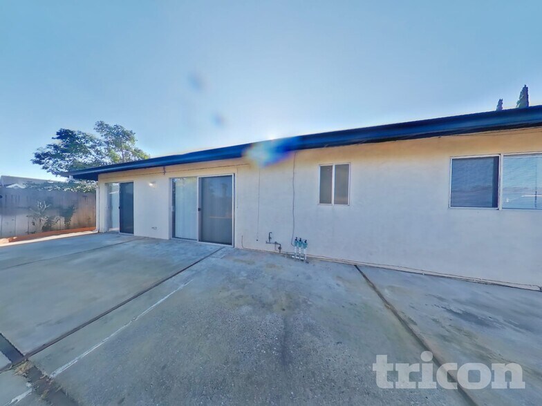 Building Photo - 1213 Essex Dr